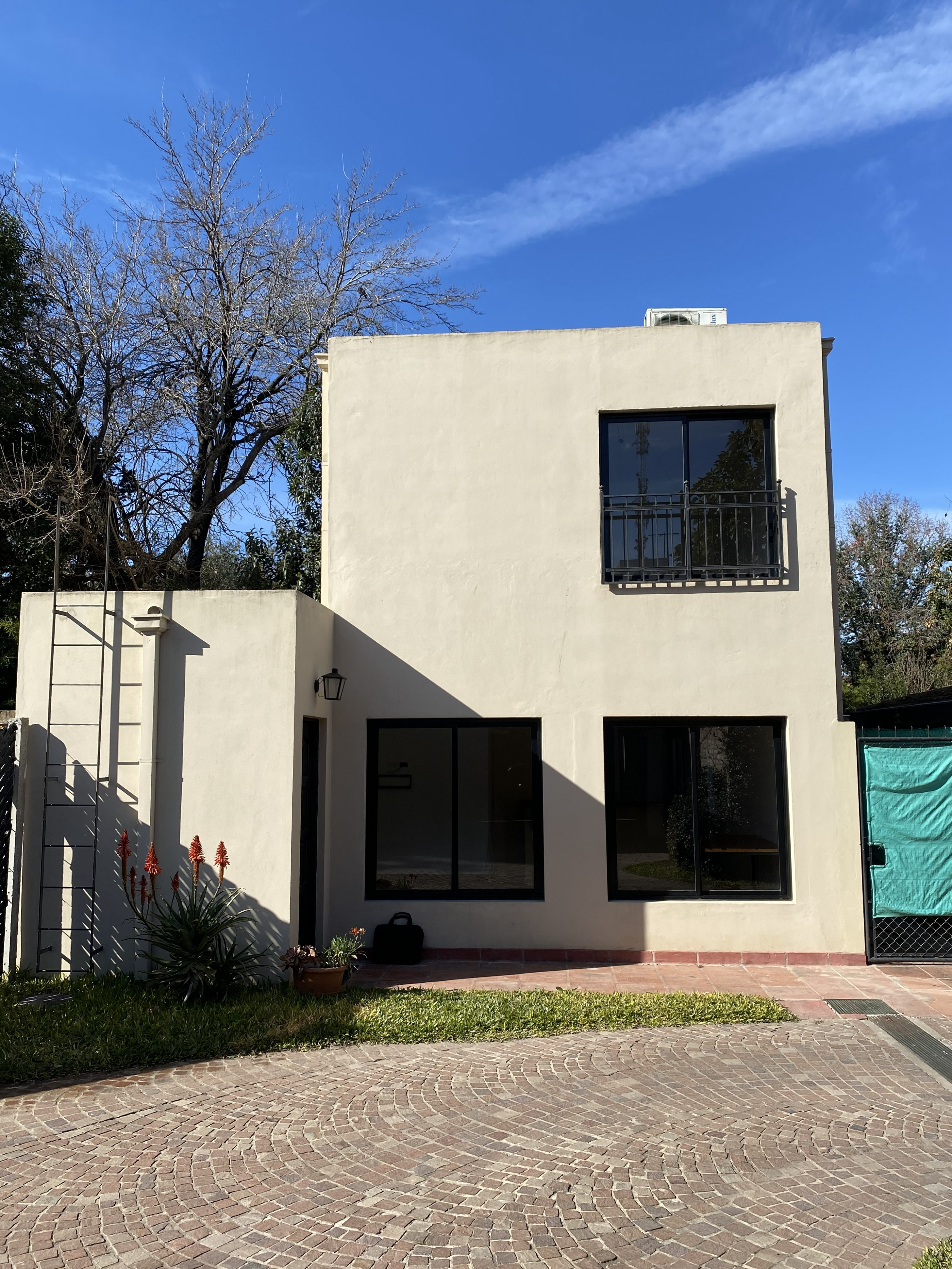 Casa en Barrio Cerrado Bella Vista — dos plantas con patio y cochera