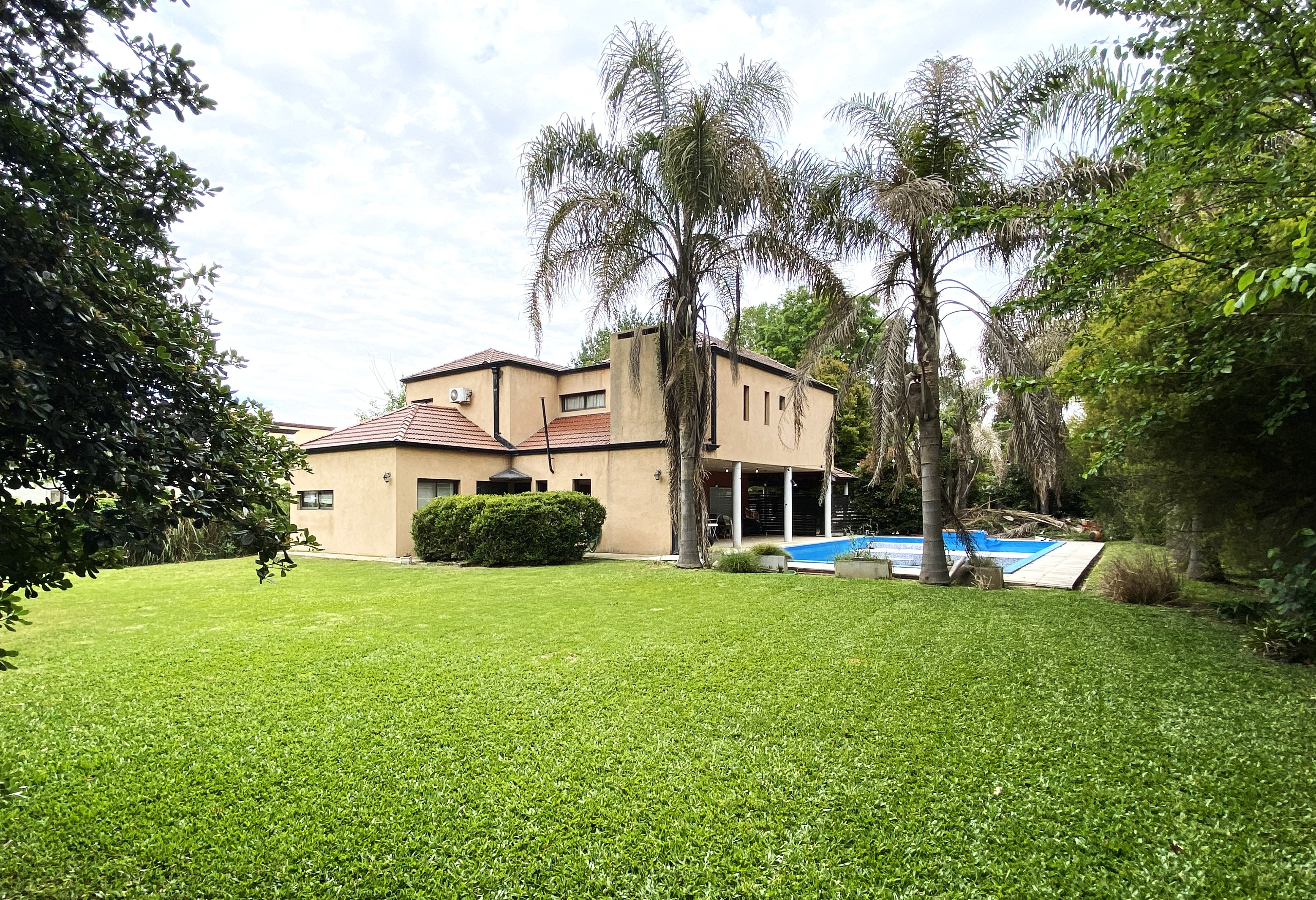 Casa en La Pradera de San Ignacio — Lote Central con Pileta 12×6